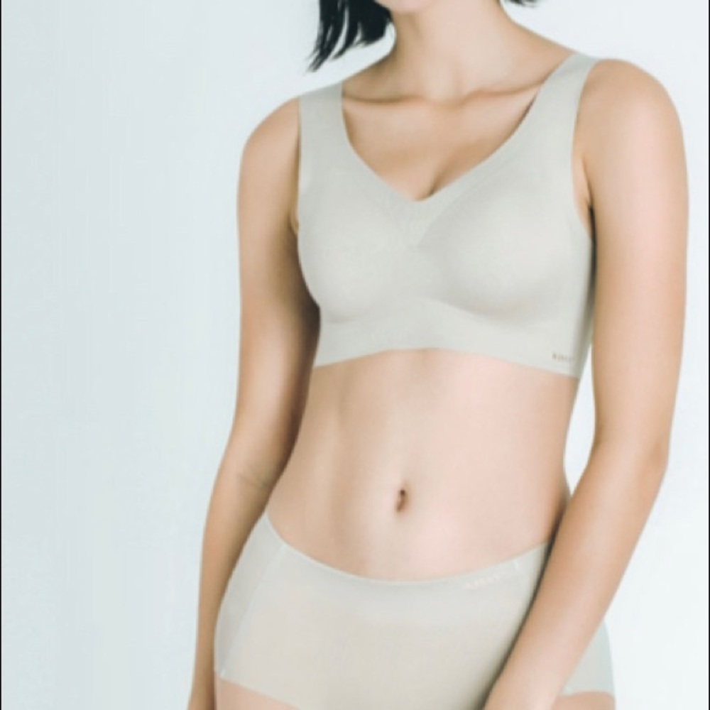 Wireless and seamless push up bra and panty set